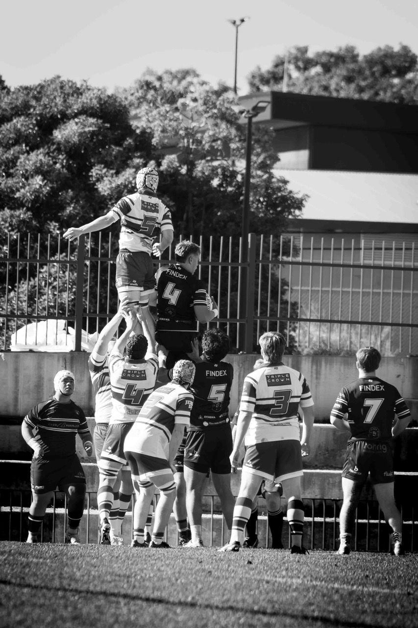A jumper is lifted for the ball in a lineout